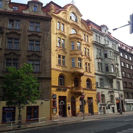 Onefam Miru Hostel ปราก ภายนอก รูปภาพ