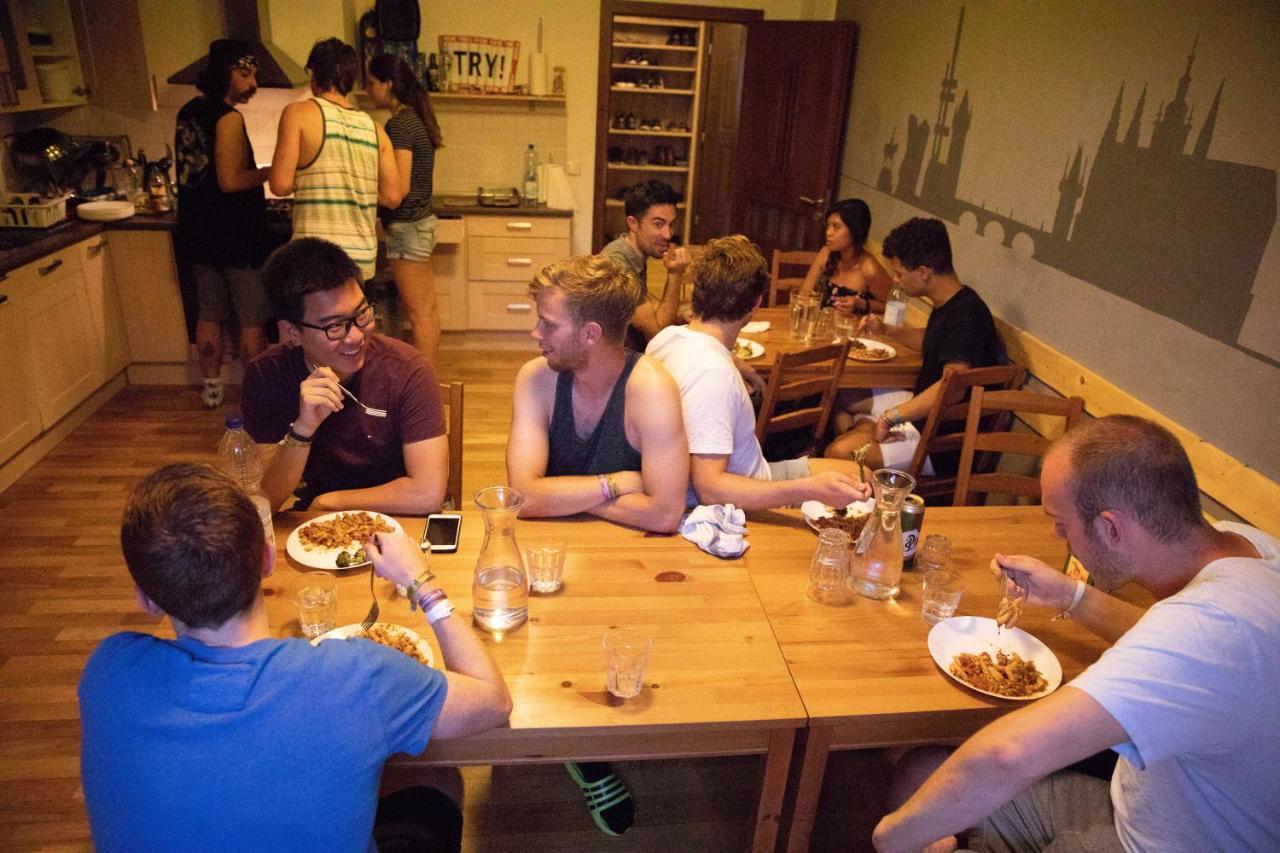 Onefam Miru Hostel ปราก ภายนอก รูปภาพ