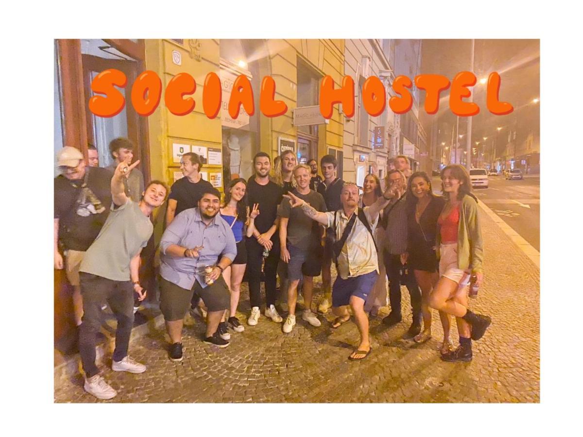 Onefam Miru Hostel ปราก ภายนอก รูปภาพ