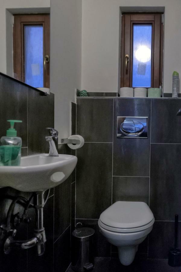 Onefam Miru Hostel ปราก ภายนอก รูปภาพ
